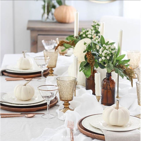 8 Easy Tips to Decorate a Dining Table for the Holidays [2021 ...