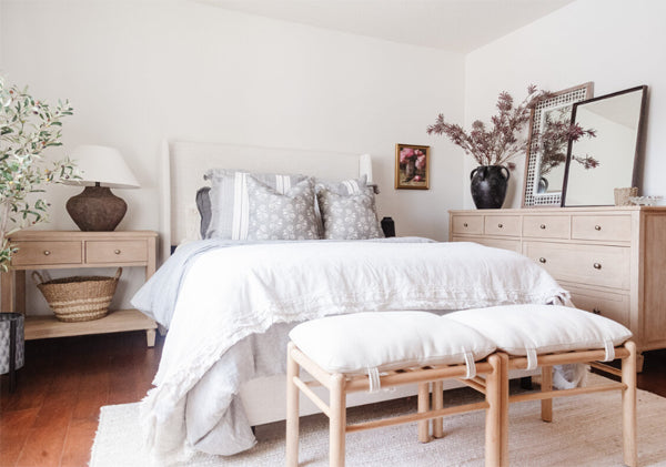 transitional primary bedroom