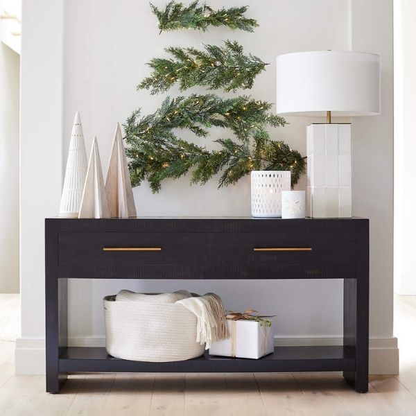 Decorating your foyer for the holidays