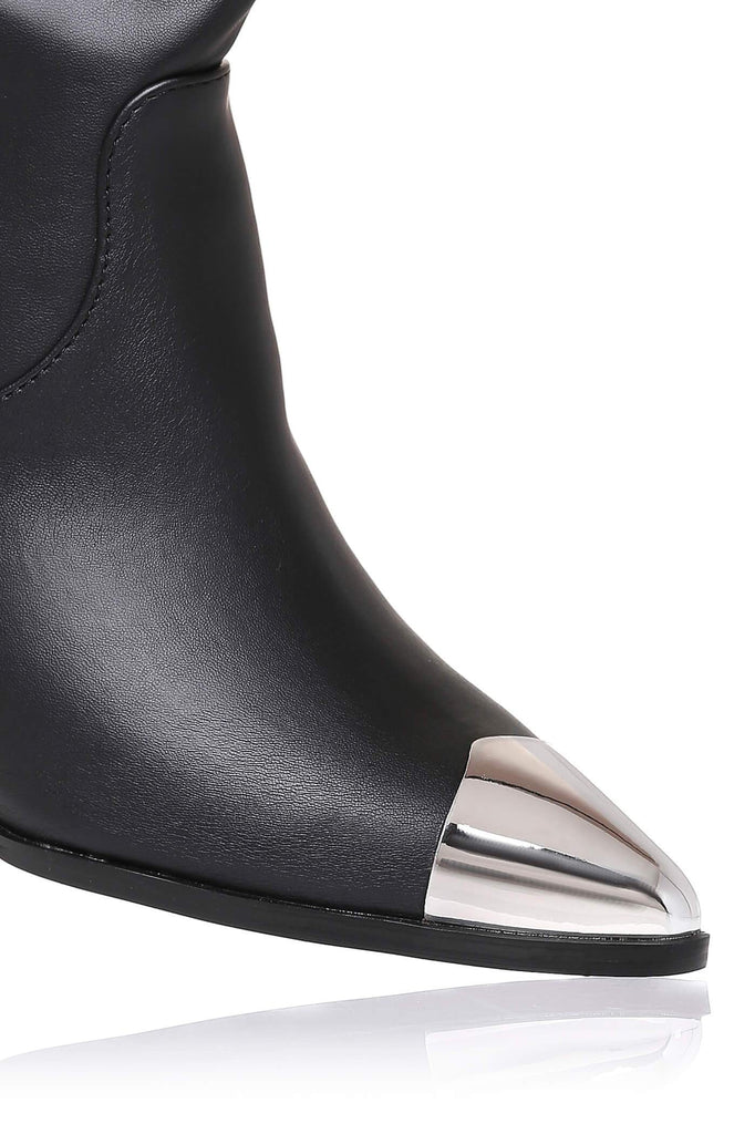 toe cap chelsea boots