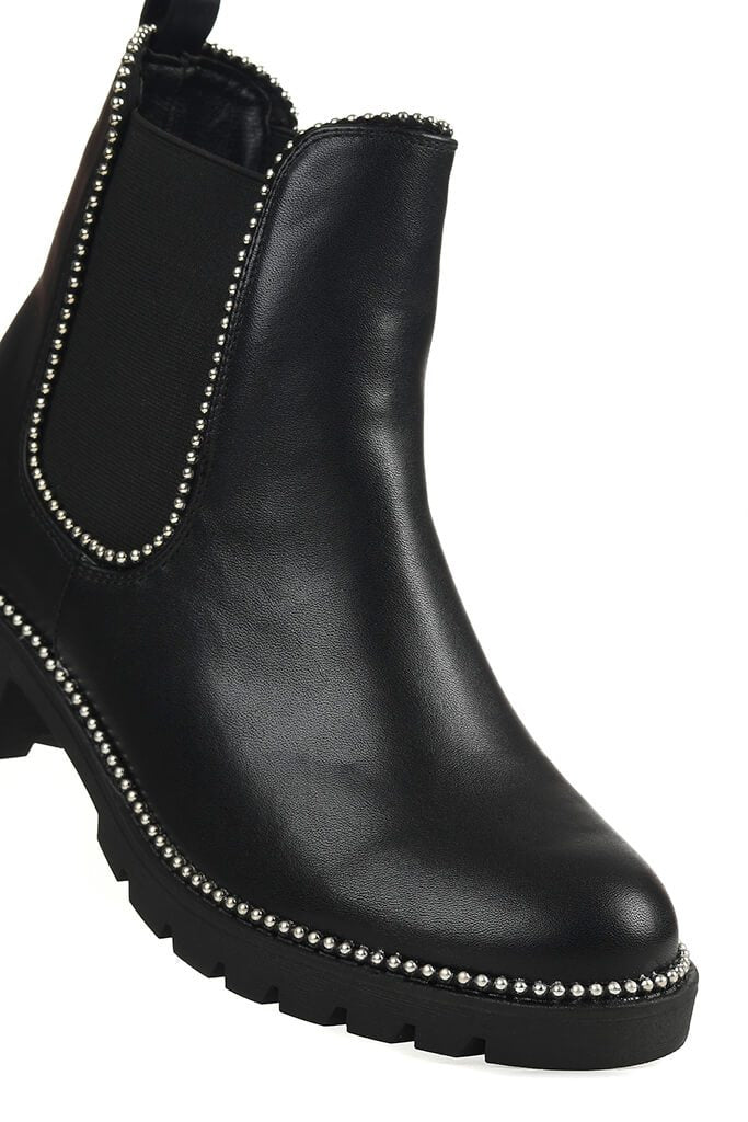 studded trim chelsea boots