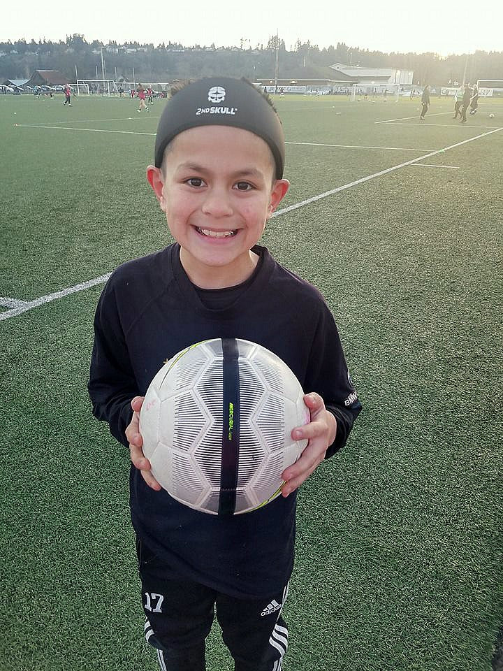 These Tips For Helping Your Soccer Player Avoid Concussions are a great way to keep your soccer player safe!! Plus with 2nd Skull band you can give them a bit more on the field protection form concussions!