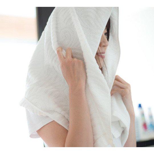 https://cdn.shopify.com/s/files/1/1969/5775/files/Imabari-Towel-White-Cotton-Bath-Towels-60-x-110cm-_28Set-of-2_29-2-2023-10-31T08_3A03_3A30.890Z.jpg?v=1698852639