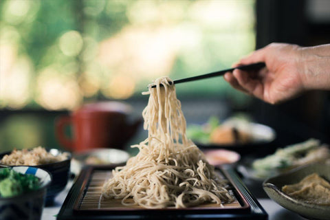 How to eat soba noodles