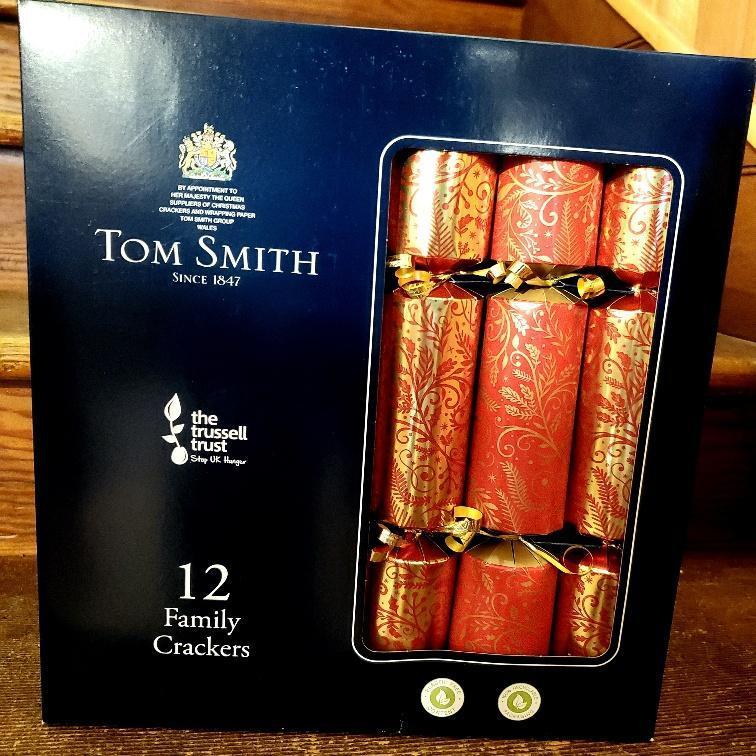 Tom Smith Christmas Crackers | Red And Gold Family - Golden Gait Mercantile