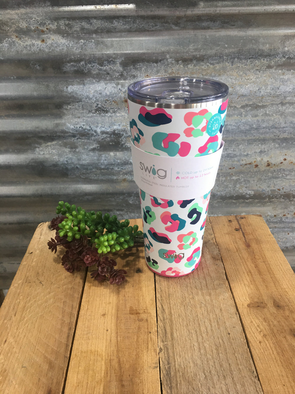 Hydrangea Mega Mug Swig – Dales Clothing Inc