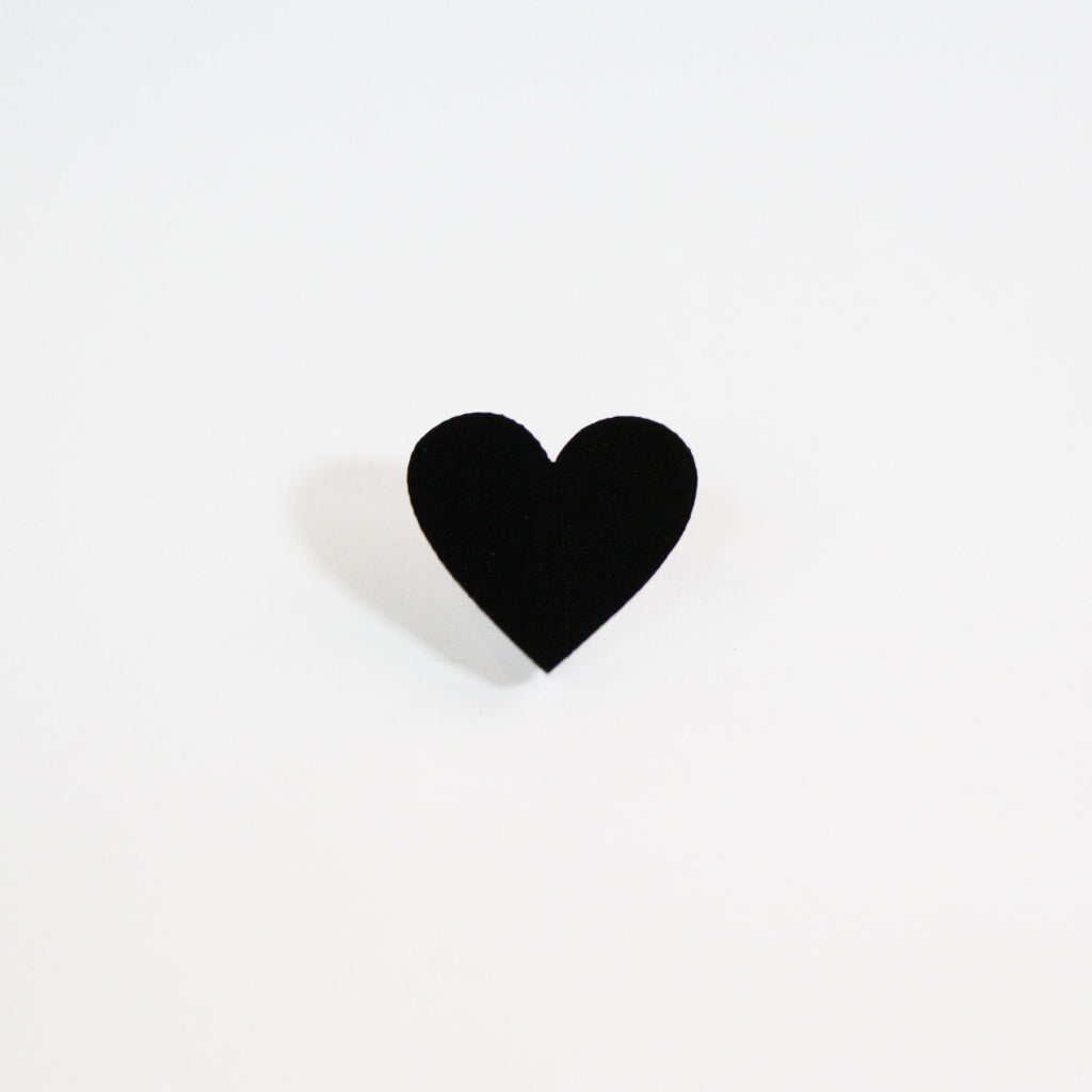 Black Heart Emoji Pin – Cultura Corazón