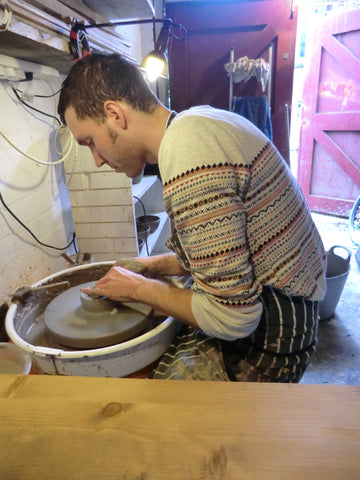 How to Centre Clay and Throw Pots on the Pottery Wheel 