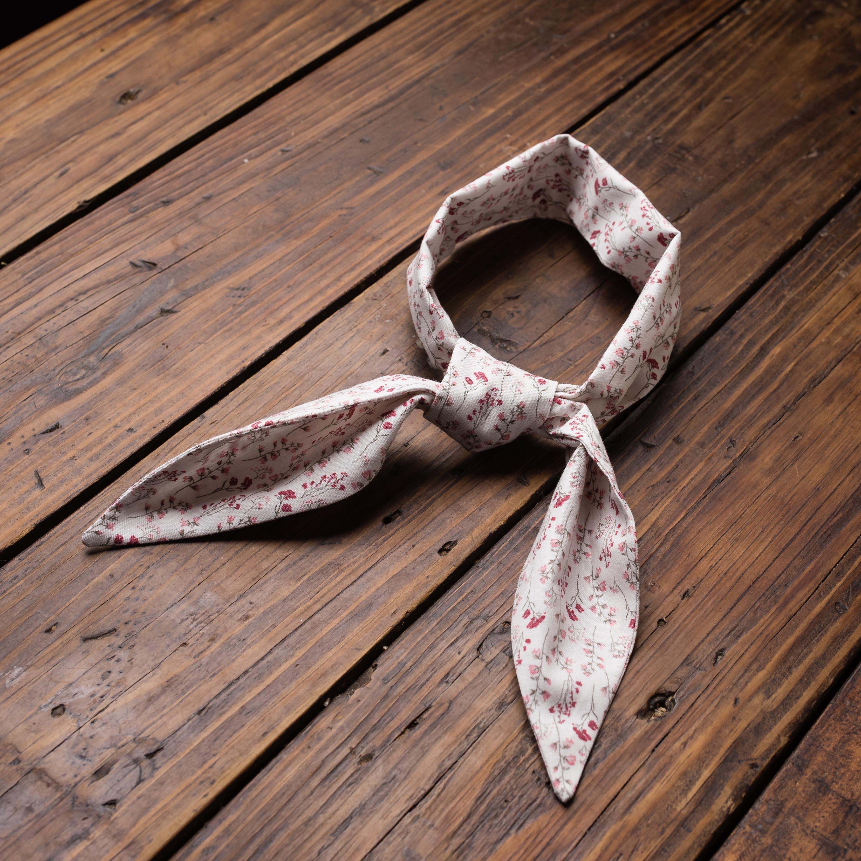 White Vintage Floral Cravat