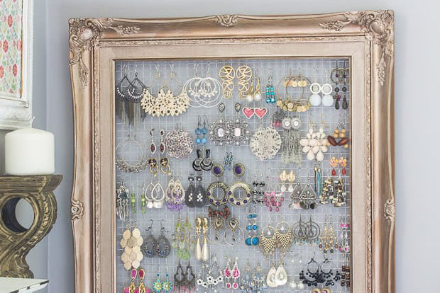 A gold vintage frame jewellery organizer