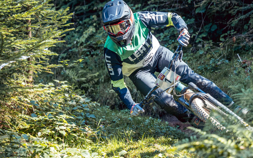 Kevin Maderegger Enduro Staatsmeister auf TATZE Produkten