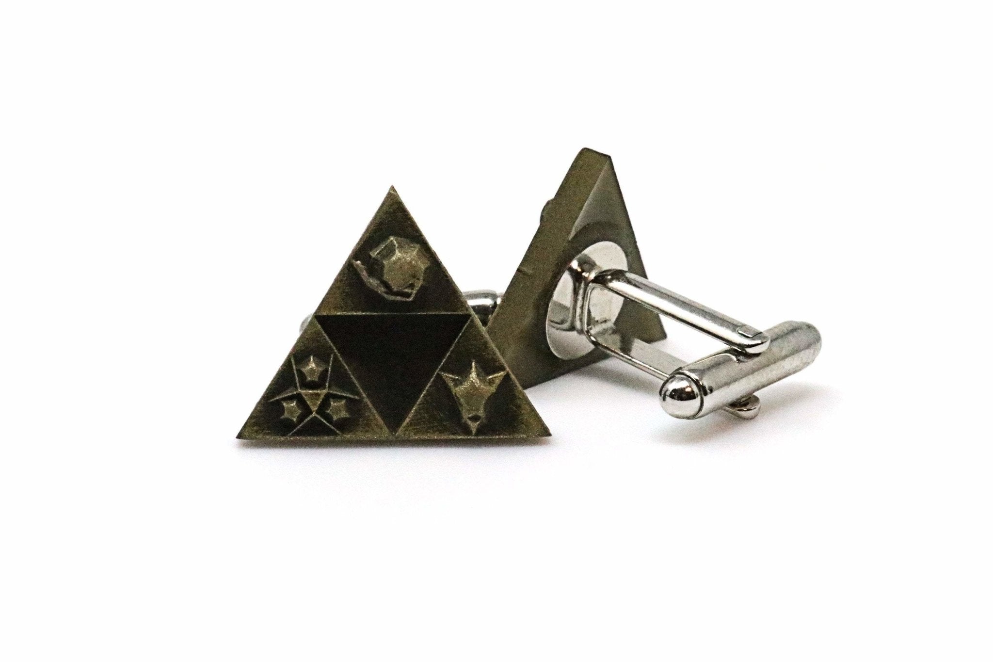 https://cdn.shopify.com/s/files/1/1977/5947/products/zelda-cufflinks-triforce-spiritual-stones-legend-of-zelda-breath-of-the-wild-zelda-jewelry-zelda-gift-948596.jpg?v=1604848166