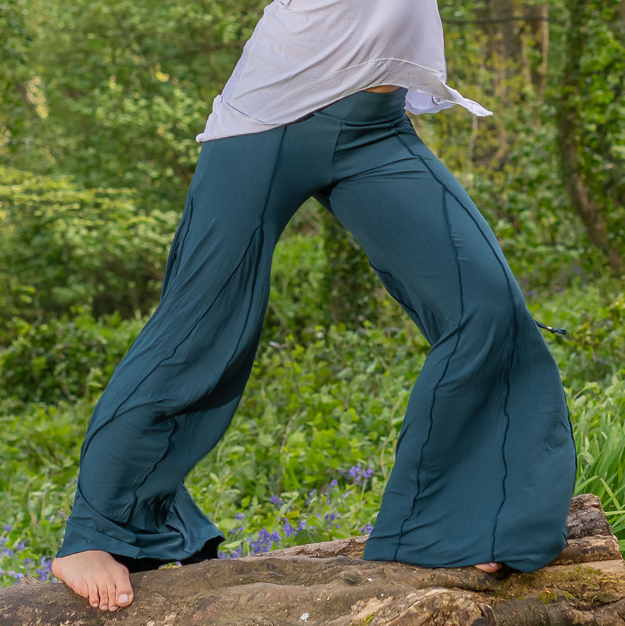 Yoga and Dance Clothing, Palazzo Capri Flow Pants, Wide Leg Gaucho Trousers,  Pixie Festival Clothes, Skirtbelt, Pointy, Boho 3/4 Length Crop 
