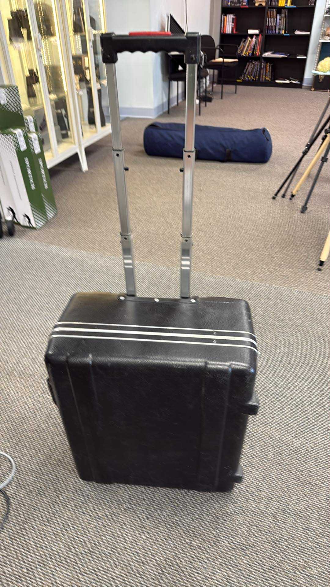 Used Takahashi EM-200 Goto Mount on Tak Wooden SE-LL tripod - Image 9