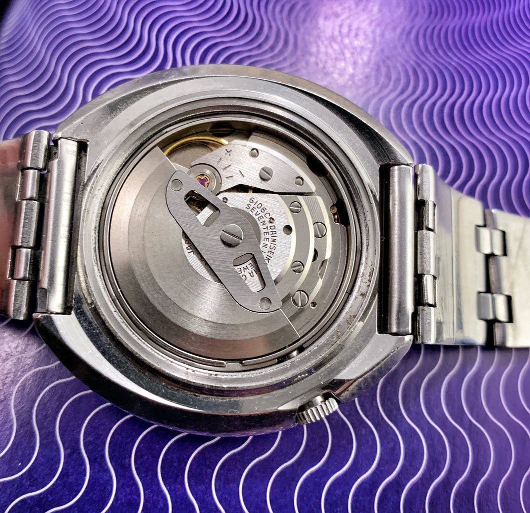 BLAZING SUN~MARCH 1971 SEIKO 6106-6439 AUTOMATIC UFO – RETROWATCHGUY