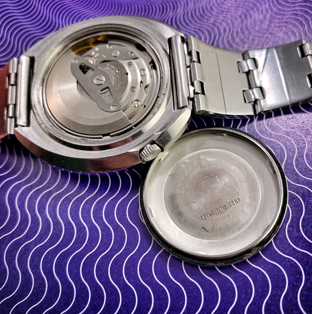 BLAZING SUN~MARCH 1971 SEIKO 6106-6439 AUTOMATIC UFO – RETROWATCHGUY