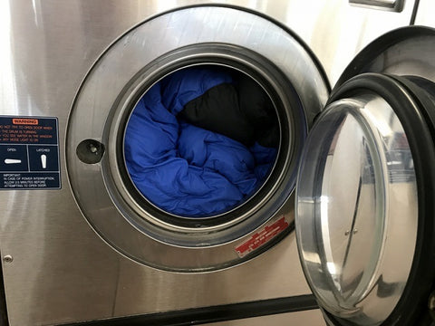 Vệ sinh túi ngủ bằng máy giặt