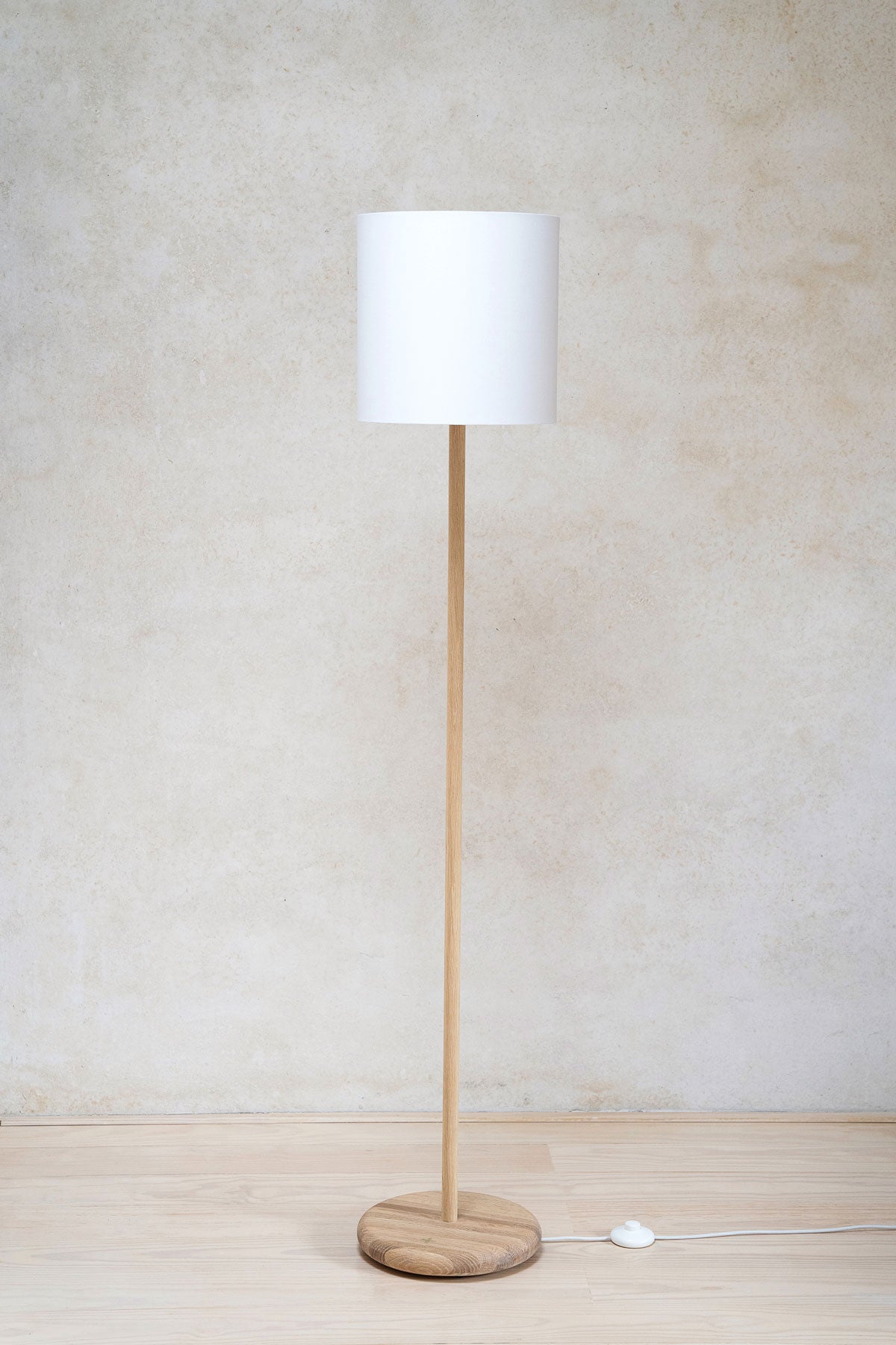 Strata timber standing lamp - Pedersen + Lennard