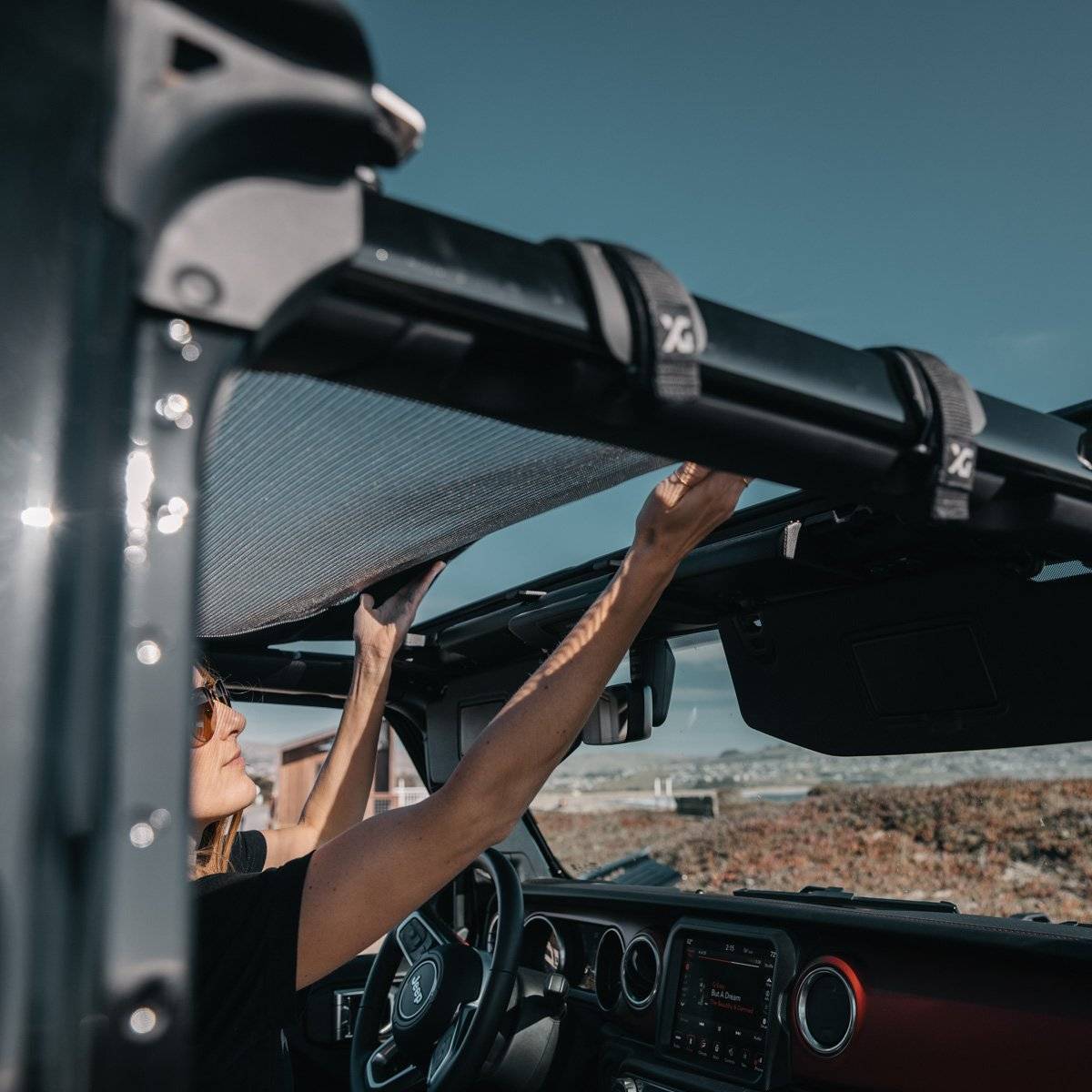 Magnetic Sun Shade for Jeep Wrangler JL/4xe and Gladiator - XG Cargo