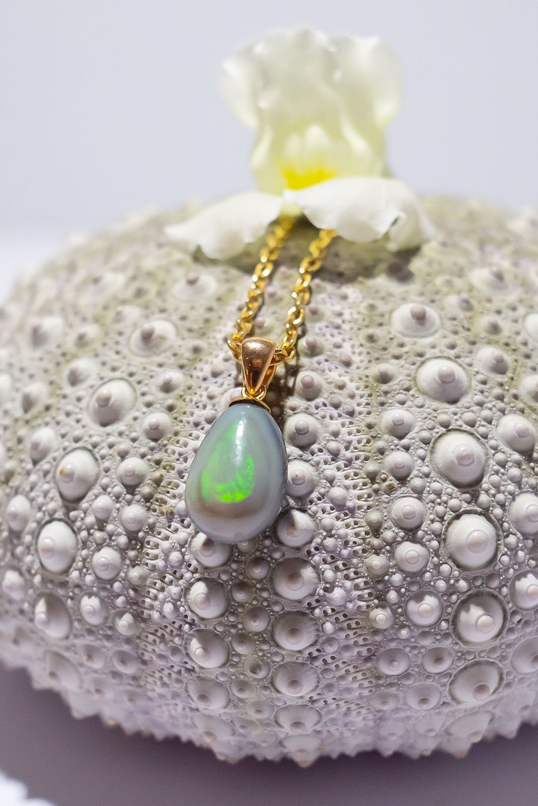 Pendant Australian Opal Soft Glow