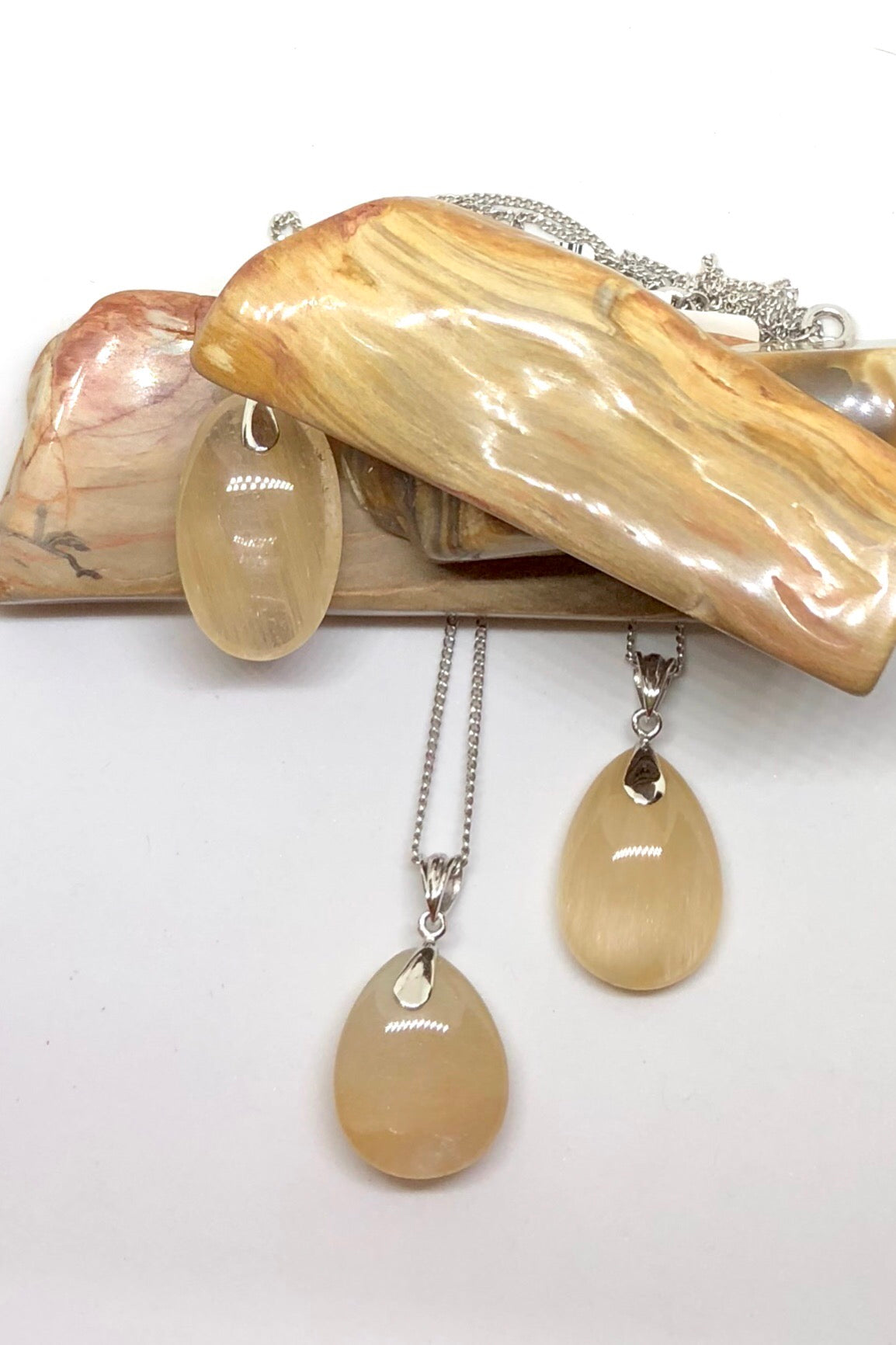 Pendant of Golden Rutilated Quartz 1