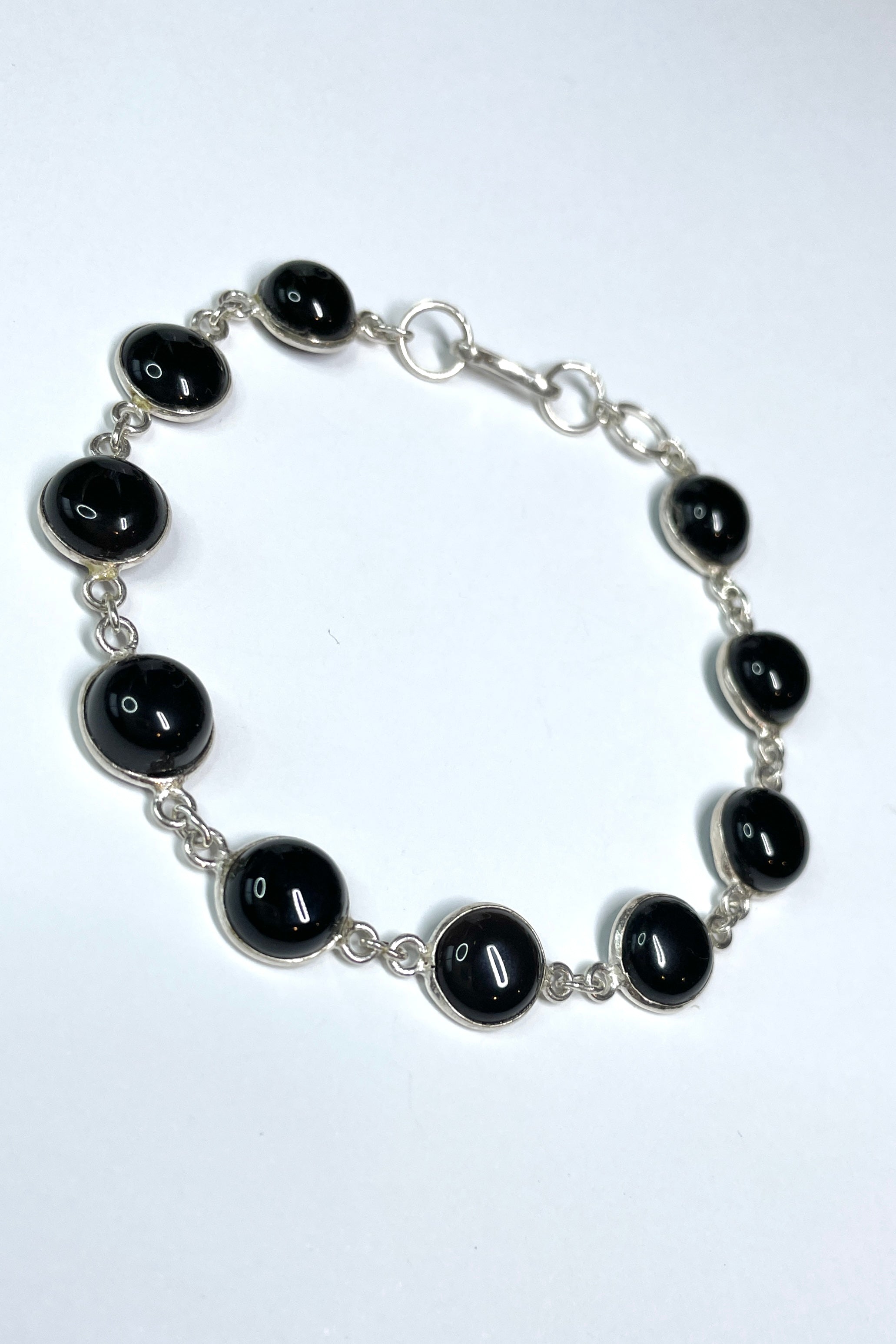 Echo Noir Bracelet Round