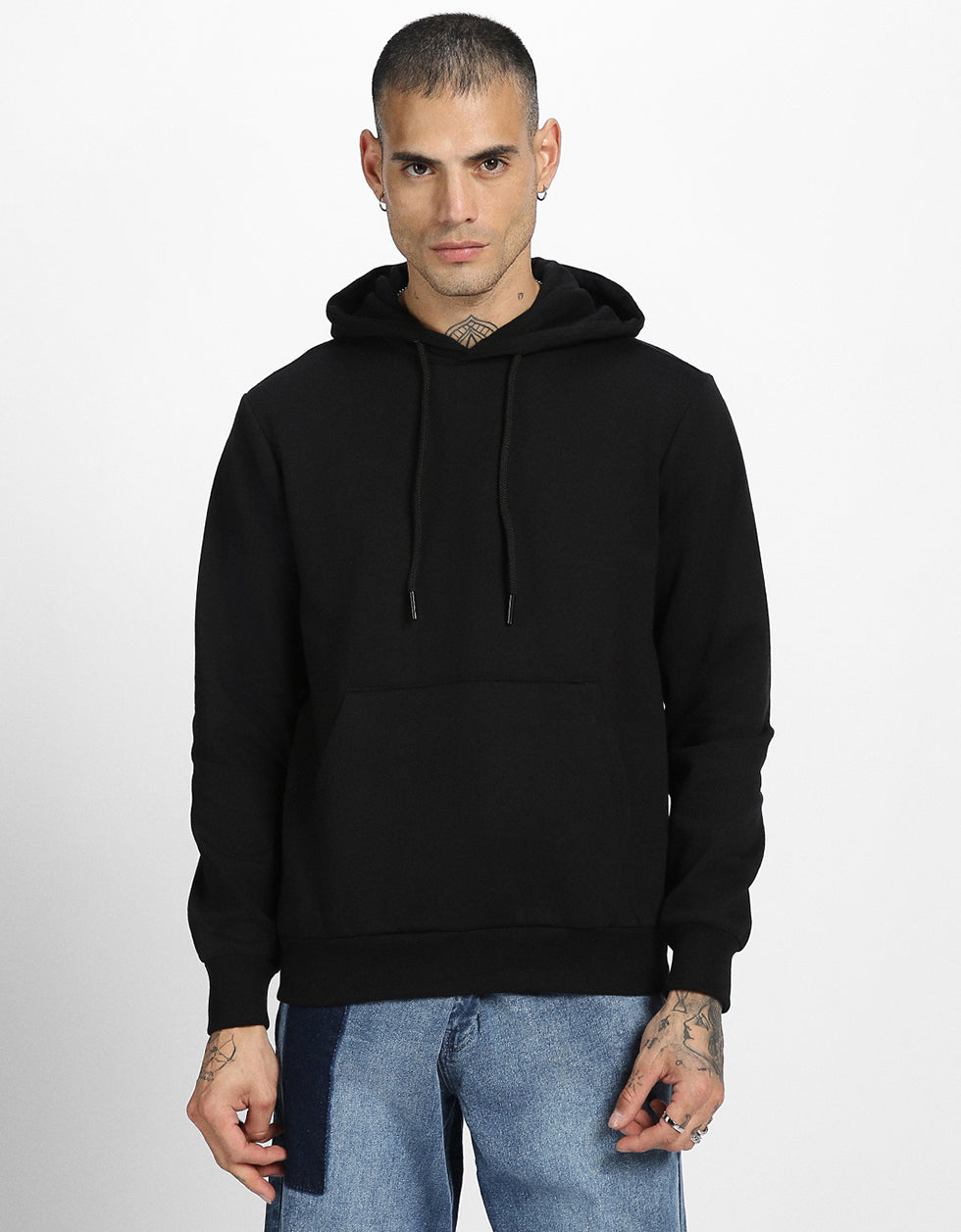 Everyday Comfort: Men's Black Regular Solid Fleece Hoodie Veirdo