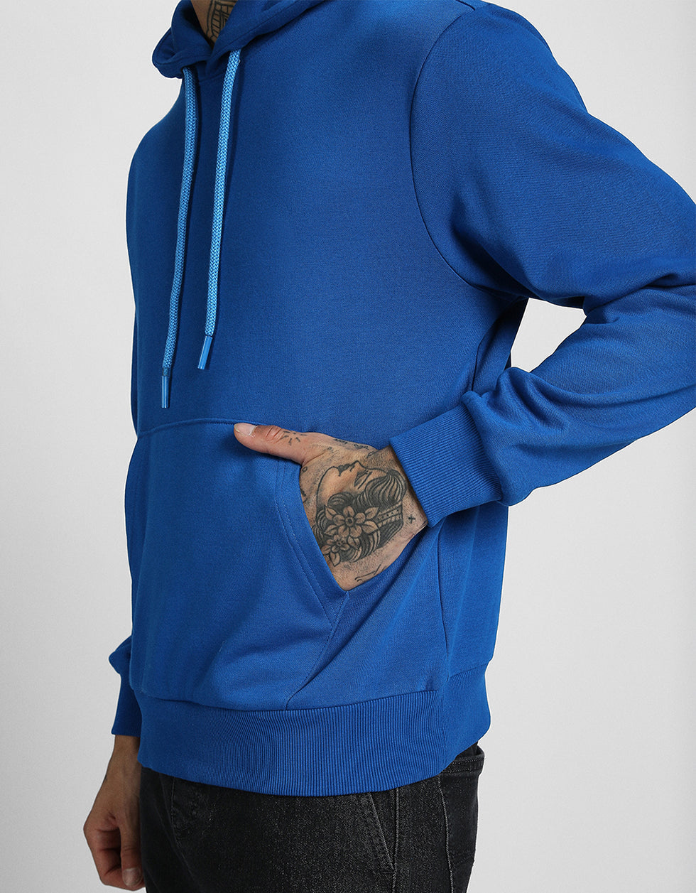 Everyday Comfort: Men's Blue Regular Solid Hoodie Veirdo