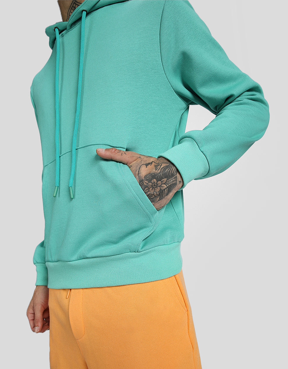 Everyday Comfort: Men's Green  Regular Solid Fleece Hoodie Veirdo