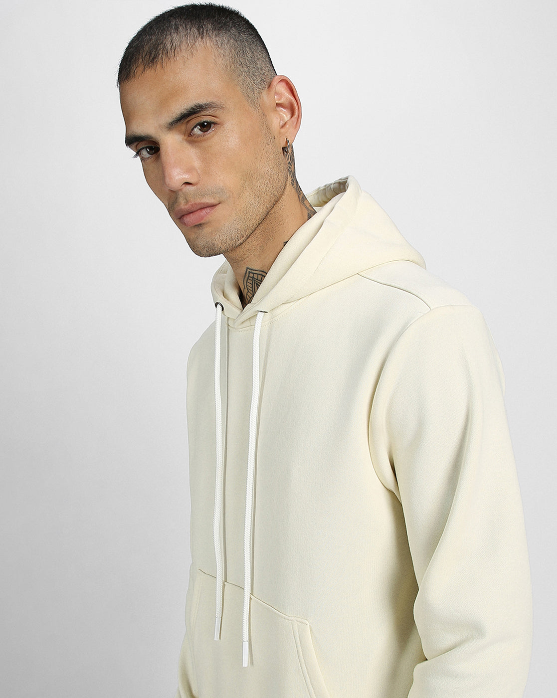 Everyday Comfort: Men's Off White Regular Solid Fleece Hoodie Veirdo