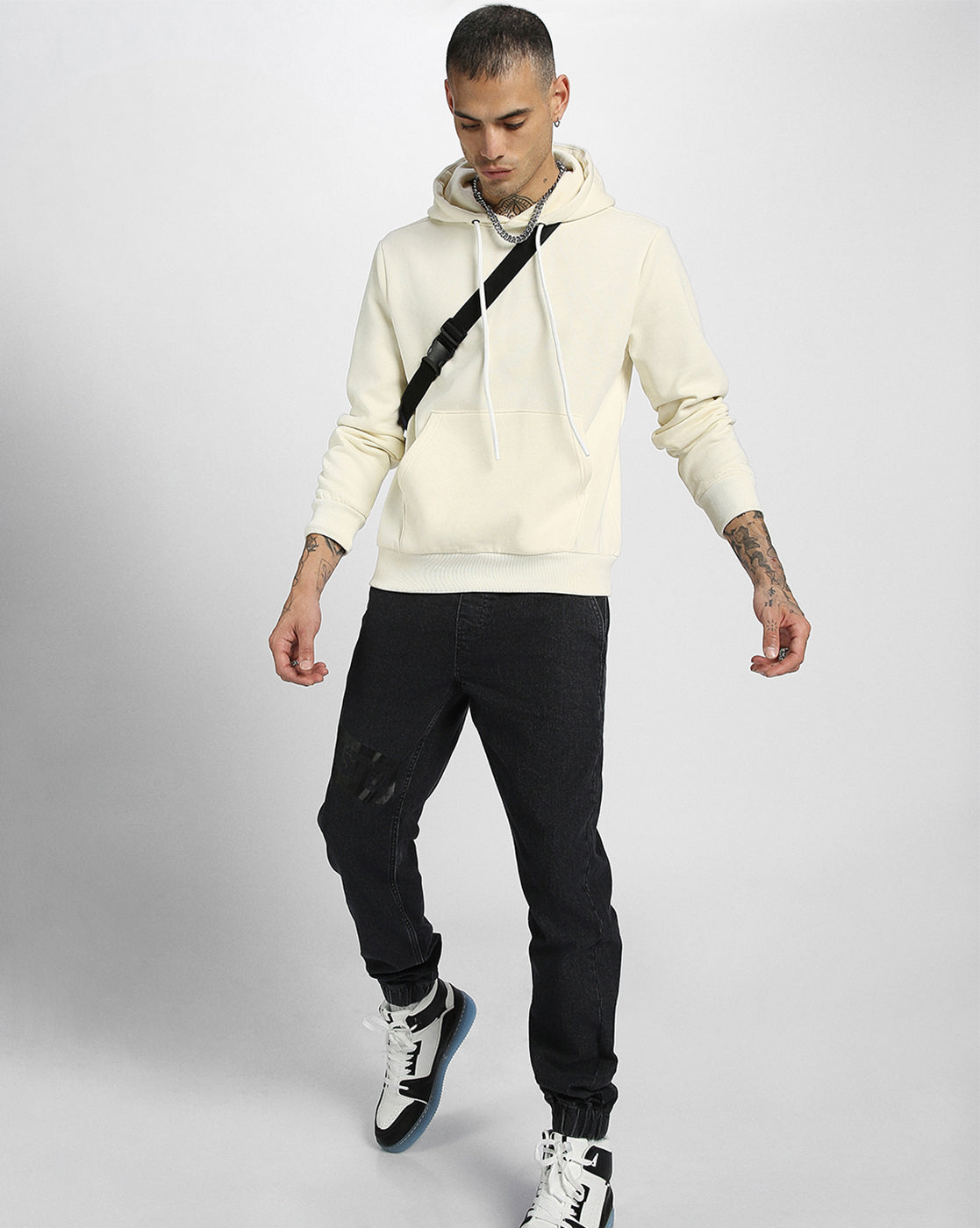 Everyday Comfort: Men's Off White Regular Solid Fleece Hoodie Veirdo