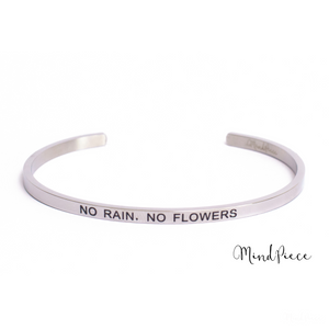 
            
                Laad afbeelding in Gallery viewer, Zilveren bangle quote armband met de tekst No Rain, No Flowers
            
        