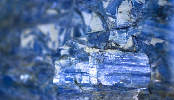 Blue Kyanite raw pieces close up, Blue Kyanite crystal meaning