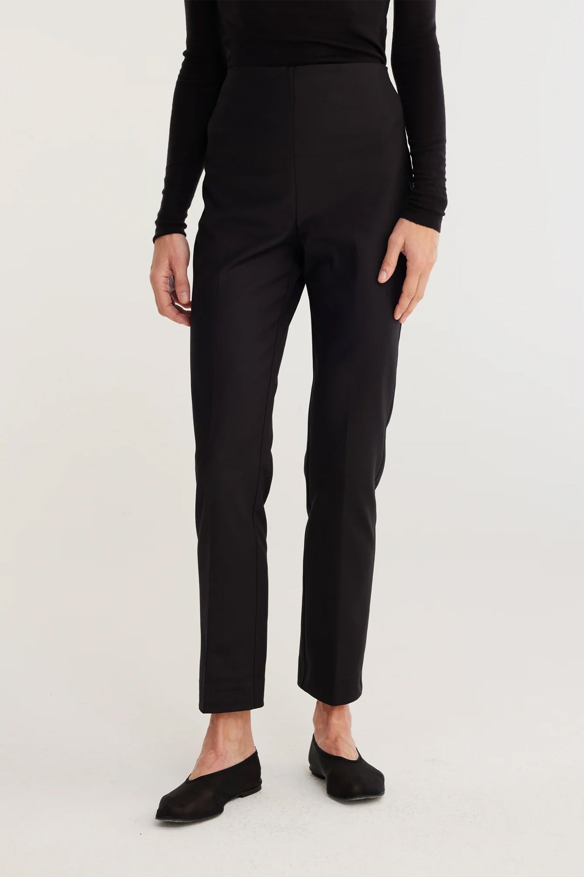 Cigarette Leg Trousers in Noir