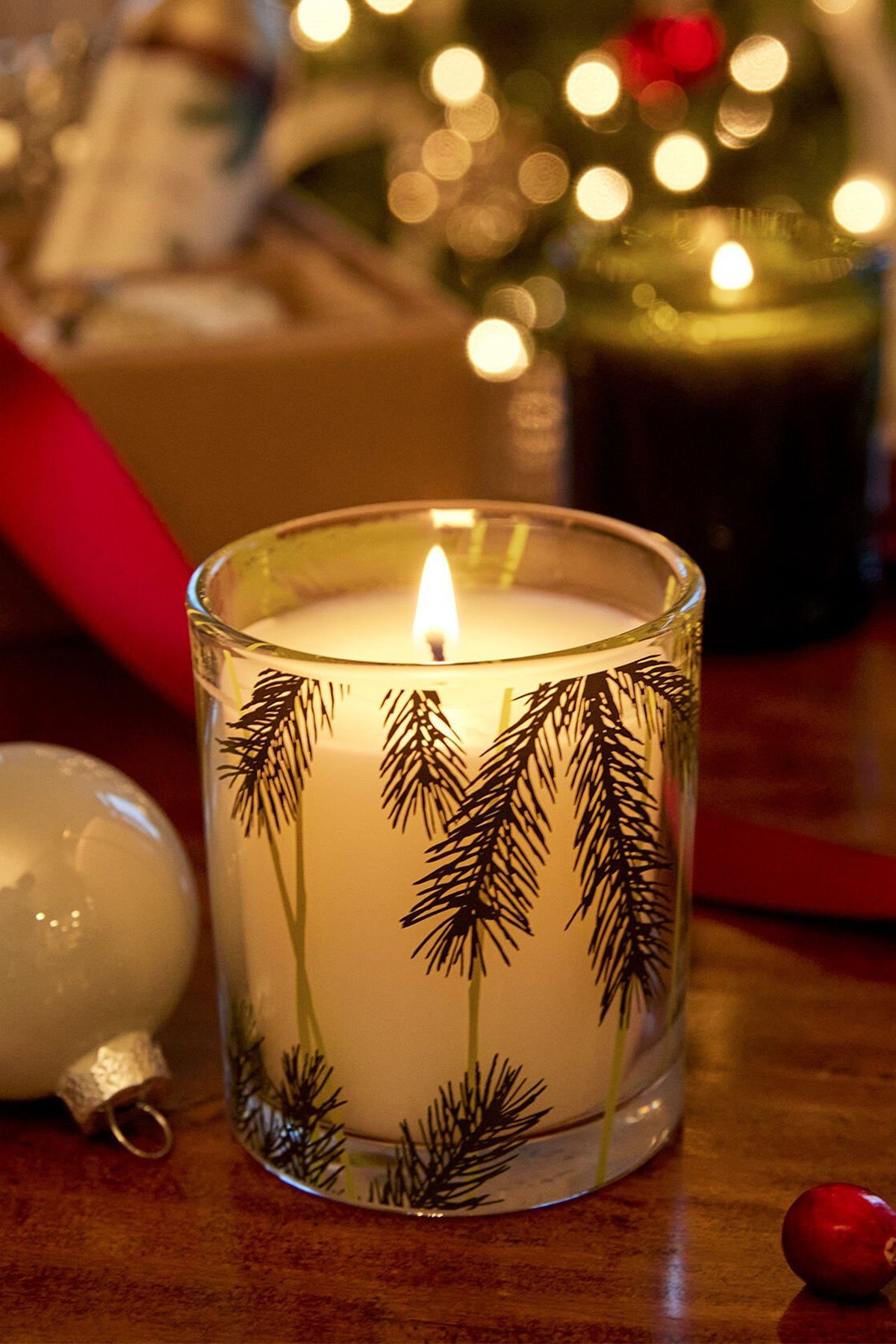 Frasier Fir Poured Candle with Needle Deco