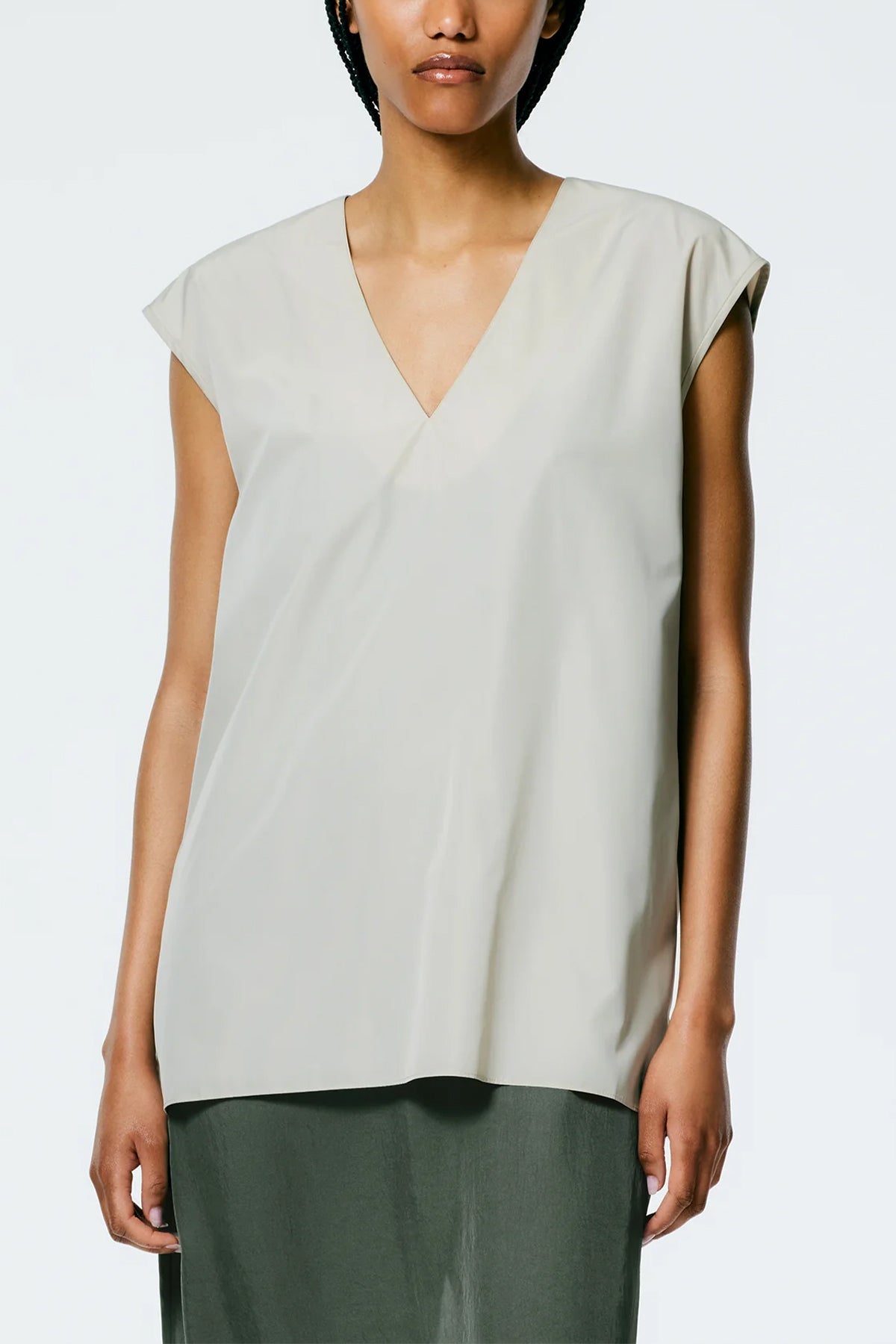 Italian Sporty Nylon Sleeveless V-Neck Top in Ash