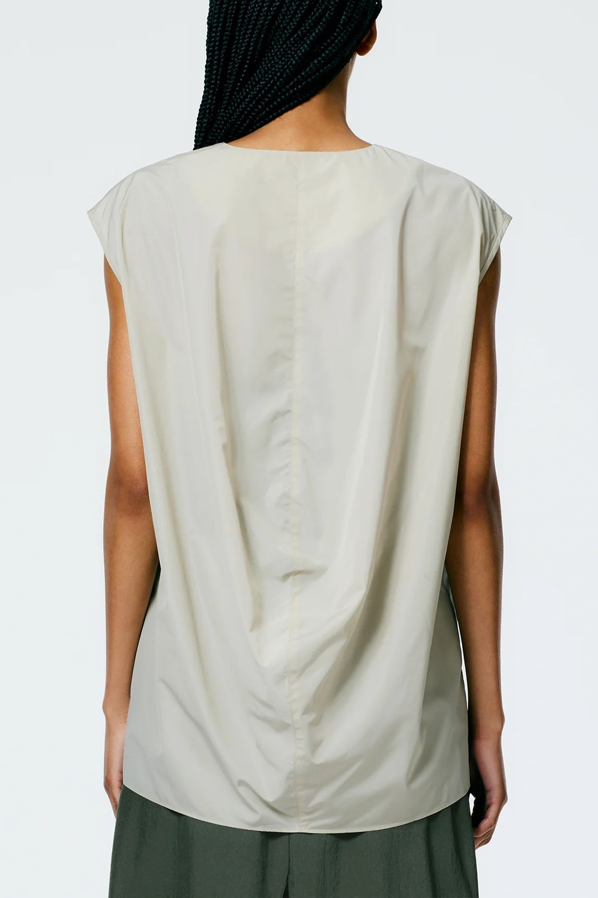 Italian Sporty Nylon Sleeveless V-Neck Top in Ash