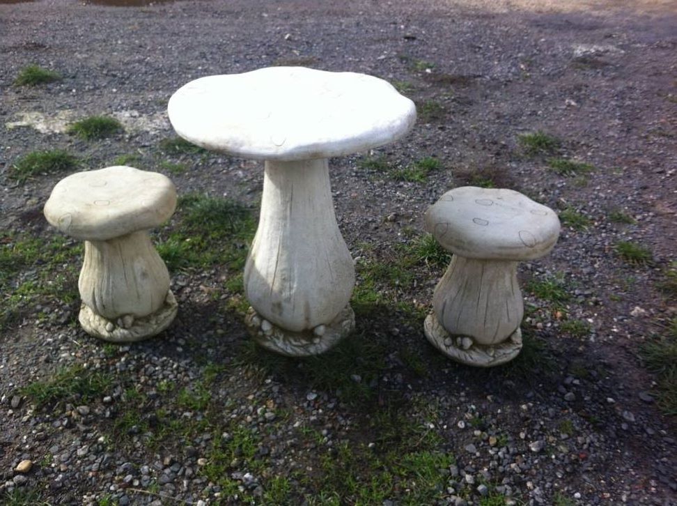 kids mushroom table