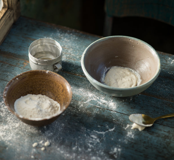 Wie Sie Ihren Sauerteigstarter füttern, pflegen, lagern und verwenden Sie Ihren Sauerteigstarter