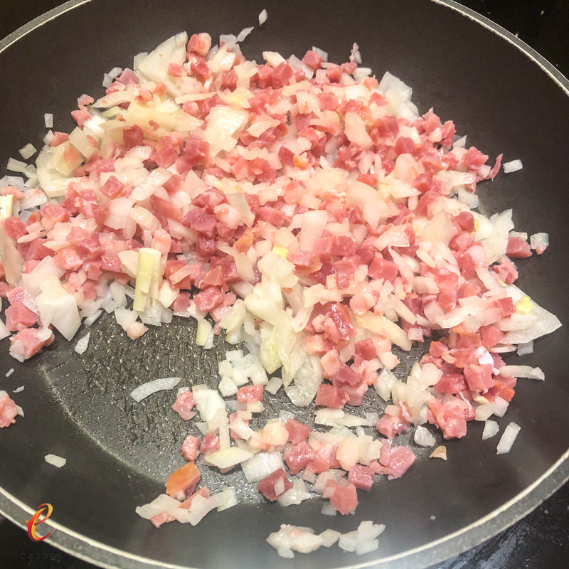 eSeasons Bento -Summer Vegetable & Bacon Quiche, frying bacon & onion