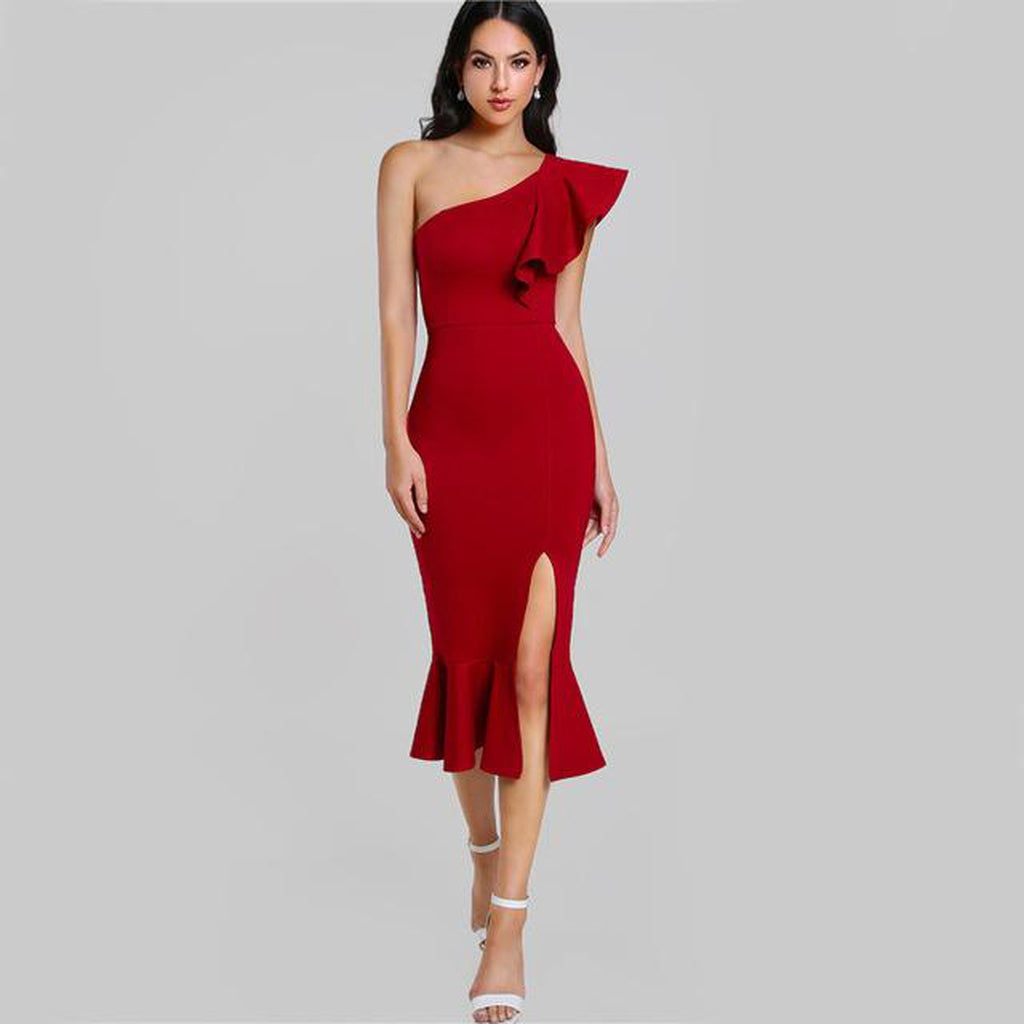 Красное платье миди с разрезом