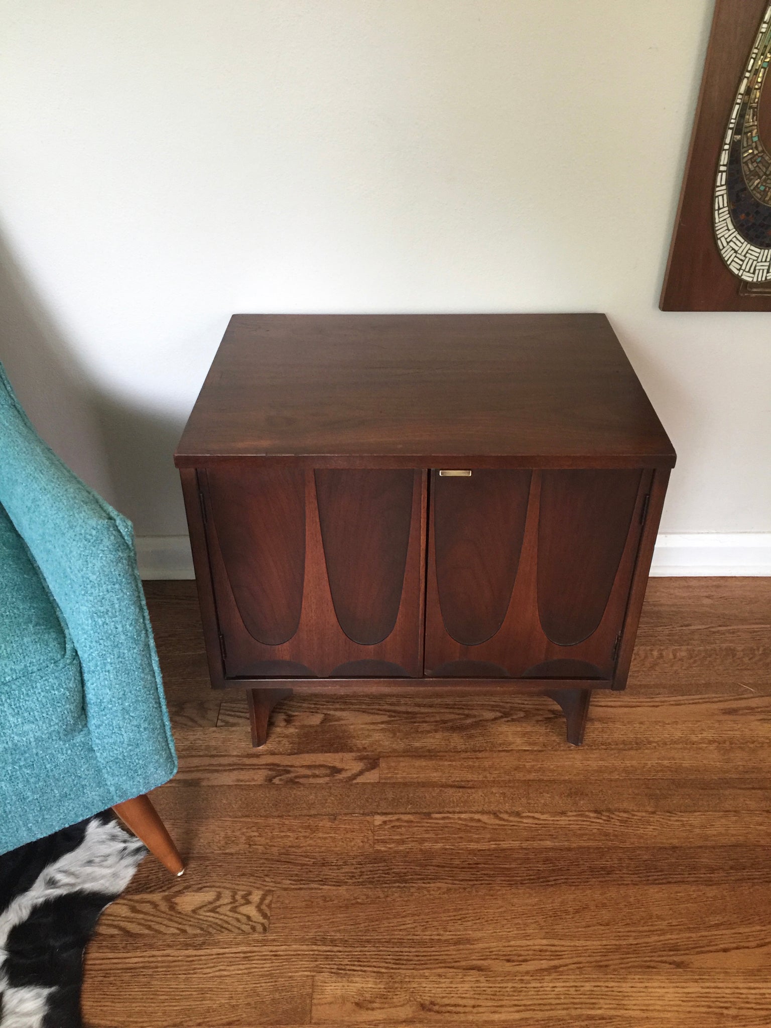 Vintage Mid Century Modern Broyhill Brasilia Side Table Cabinet