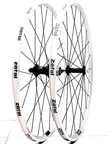 Photo of custom folding bicycle wheel using Velocity Aerohead IS520 rims and Novatec Hubs.