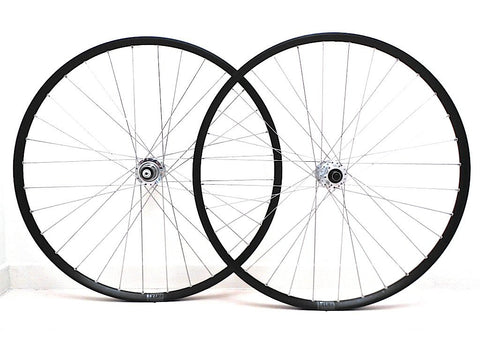 Image of White Industries MI6 and Hope Pro2 on Alex Evo SuperComp 29er custom MTB wheels built by XLR8 Wheels.