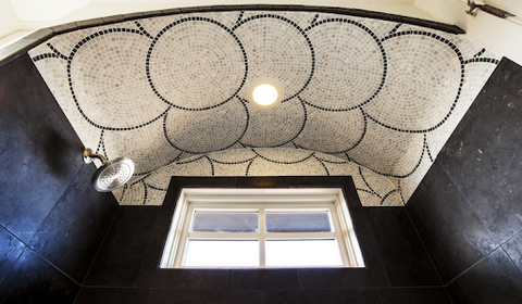 Мозаика для ванной комнаты на потолке