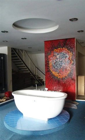 Мозаичный декор ванной комнаты с цветами