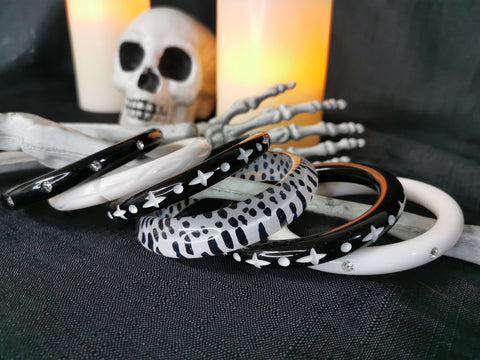 Splendette vintage inspired Halloween stack of white and black fakelite bangles