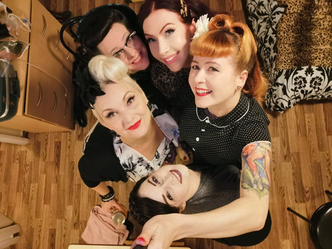 Group photo of vintage inspired 1940s friends wearing Splendette