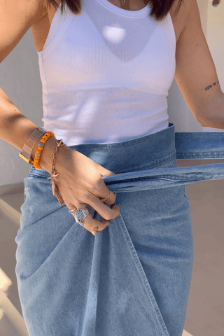 How to tie our Jaspre wrap skirt with a twist - step 3