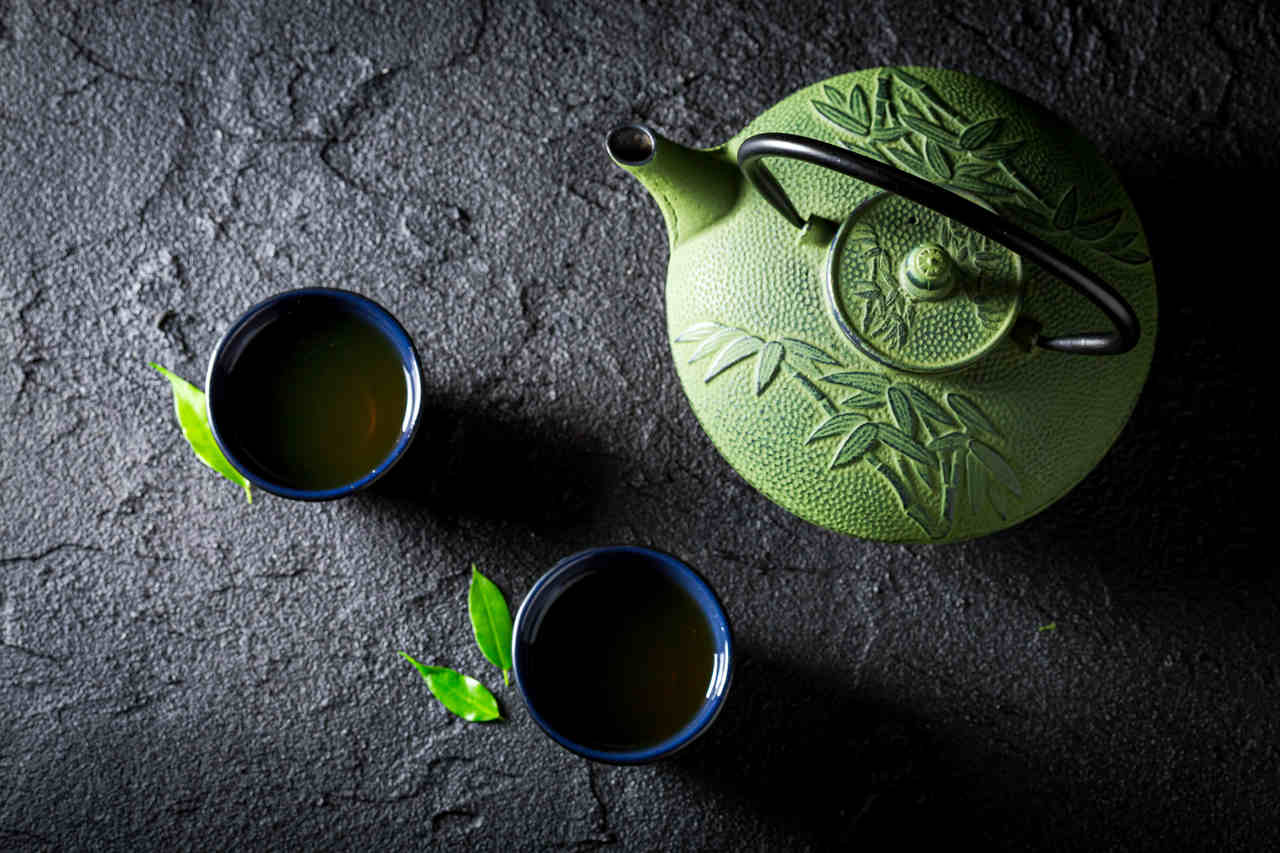 yeşil çay ve demlik